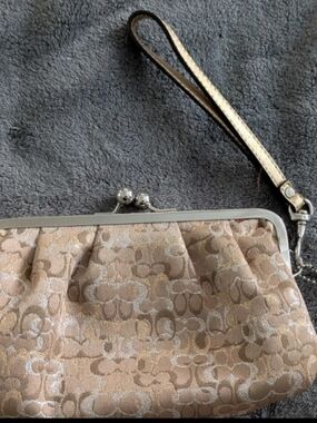 Coach Metallic Blush Signature Kiss-Lock Wristlet